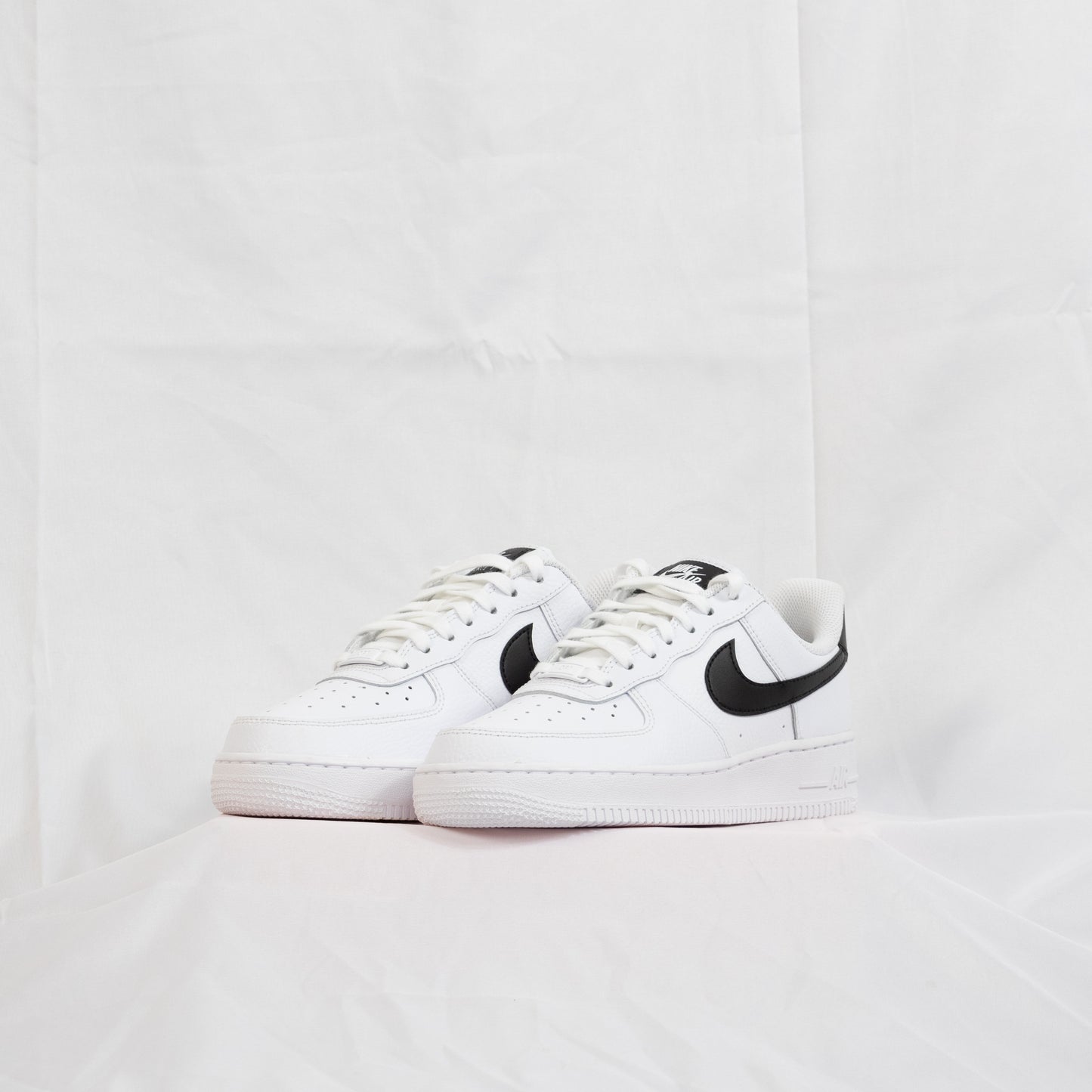 Nike Air Force 1 07 White Black