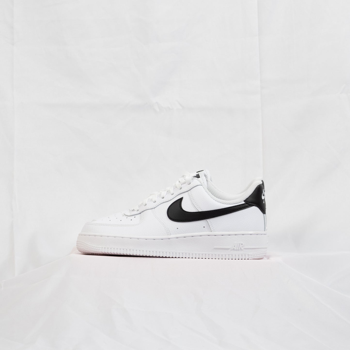 Nike Air Force 1 07 White Black