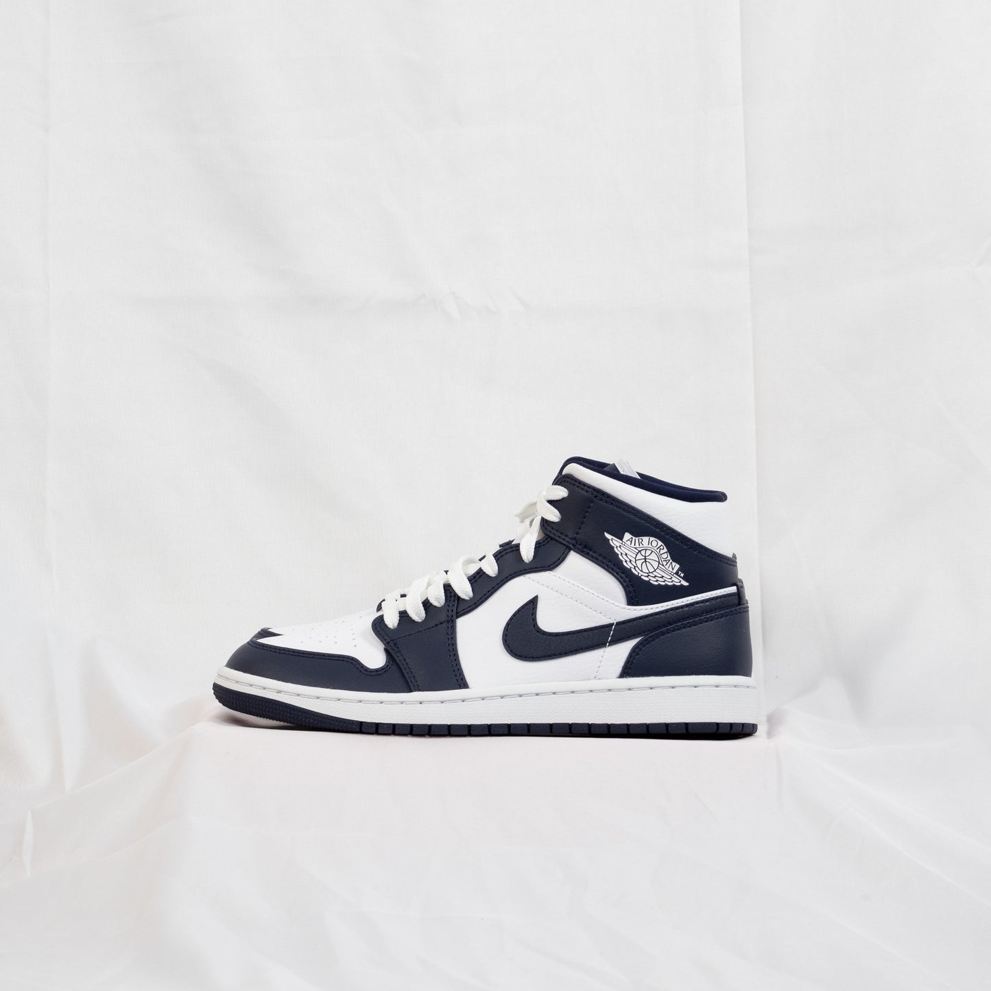 Air Jordan 1 Mid White Metallic Gold Obsidian