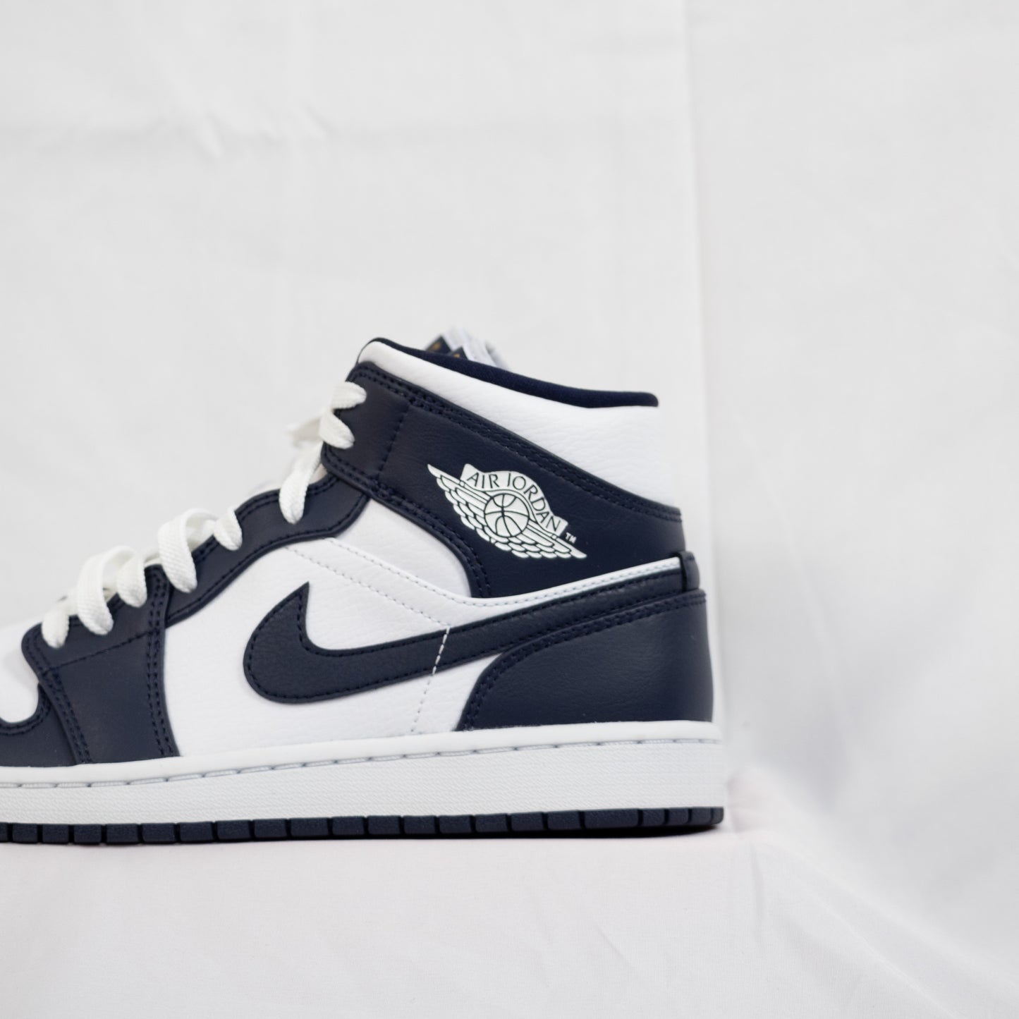 Air Jordan 1 Mid White Metallic Gold Obsidian