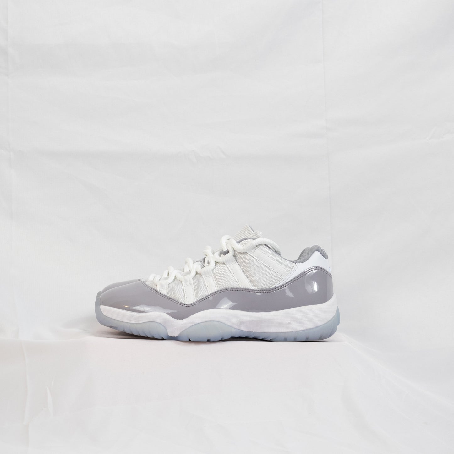 AIR JORDAN 11 RETRO LOW CEMENT GRIS